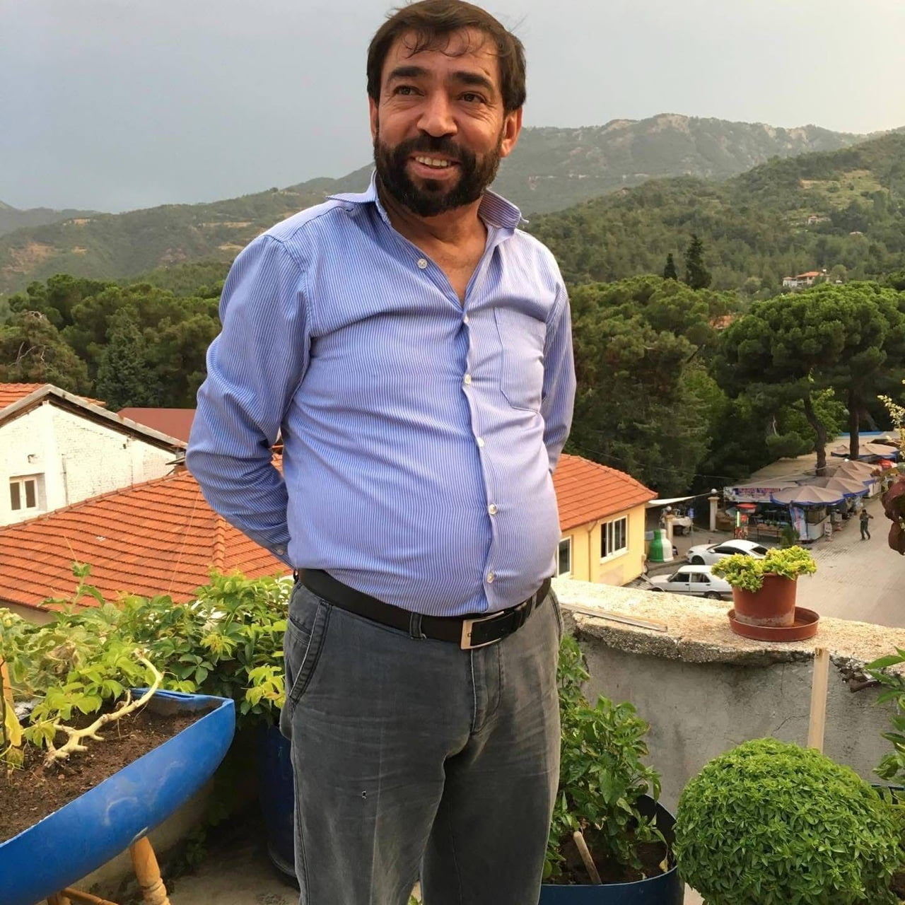 DENİZLİ’DE KAHVEHANE İŞLETMECİSİ EVİNİN MUTFAĞINDA ÖLÜ OLARAK BULUNDU.