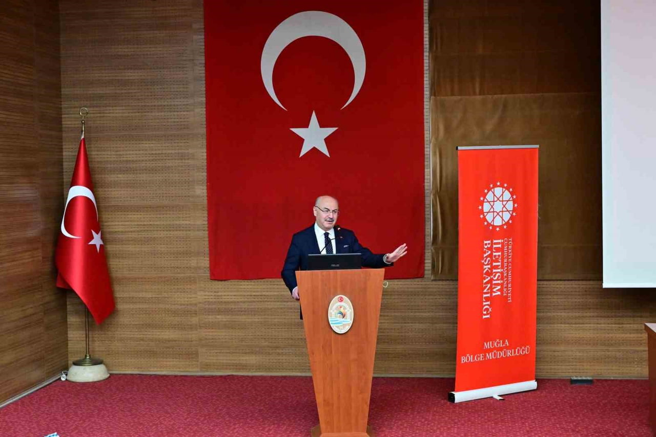 DENİZLİ’DE YEREL BASINA YÖNELİK DÜZENLENEN EĞİTİM PROGRAMINDA KONUŞAN YAVUZ SELİM KÖŞGER, DİJİTAL...