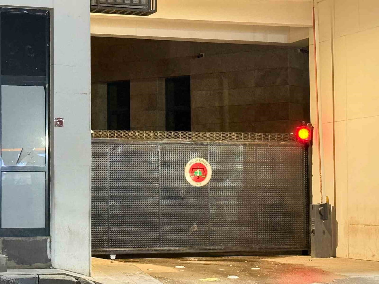 DİYARBAKIR’IN KOCAKÖY İLÇESİNDE BİR KİŞİ, İDDİAYA GÖRE EŞİNİ BAŞKA BİR ERKEKLE EVİNDE UYGUNSUZ...