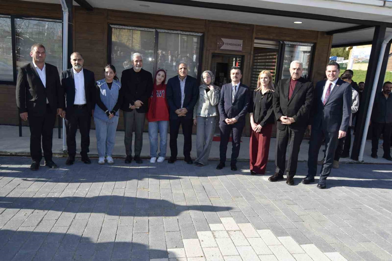 DİYARBAKIR VALİSİ MURAT ZORLUOĞLU, DİCLE İLÇESİNDE HİZMETE GİREN SELAHATTİN EYYUBİ GENÇLİK...