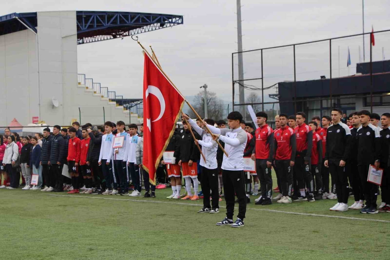 DÜZCE’NİN EV SAHİPLİĞİNDE 2025-2026 OKUL SPORLARI FUTBOL GENÇLER GRUP MÜSABAKALARI, ŞIRALIK ŞEHİR...