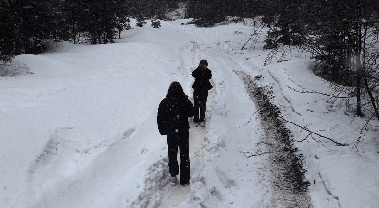 DÜZCE’NİN YÜKSEK KESİMLERİNDE ETKİLİ OLAN KAR YAĞIŞI BÖLGEYİ KARLA KAPLARKEN, KAR KALINLIĞI YER...