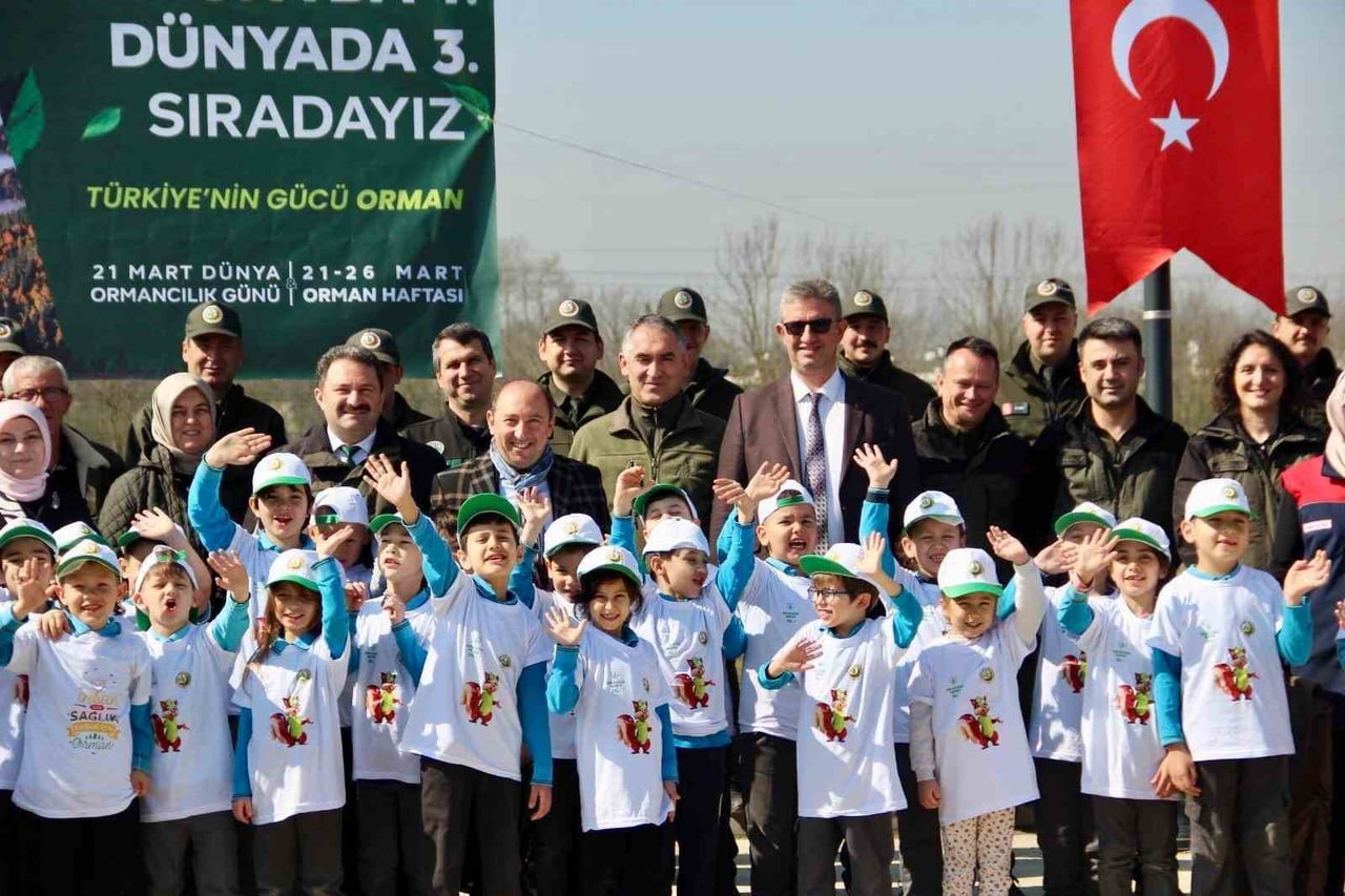 DÜZCE ORMAN İŞLETME MÜDÜRLÜĞÜ, ORMAN HAFTASI KAPSAMINDA ANLAMLI BİR ETKİNLİĞE İMZA ATTI. TÜRKİYE...