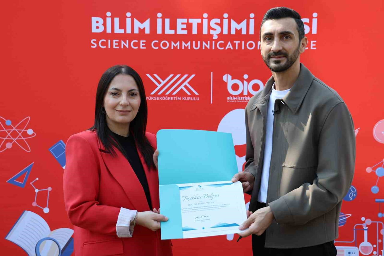 DÜZCE ÜNİVERSİTESİ GENEL SEKRETER YARDIMCISI VE KURUMSAL İLETİŞİM KOORDİNATÖRÜ ÖĞR. GÖR. DUYGU...