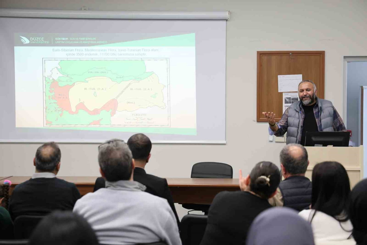 DÜZCE ÜNİVERSİTESİ SÜS VE TIBBİ BİTKİLER BOTANİK BAHÇESİ MÜDÜRÜ PROF. DR. NECMİ AKSOY...