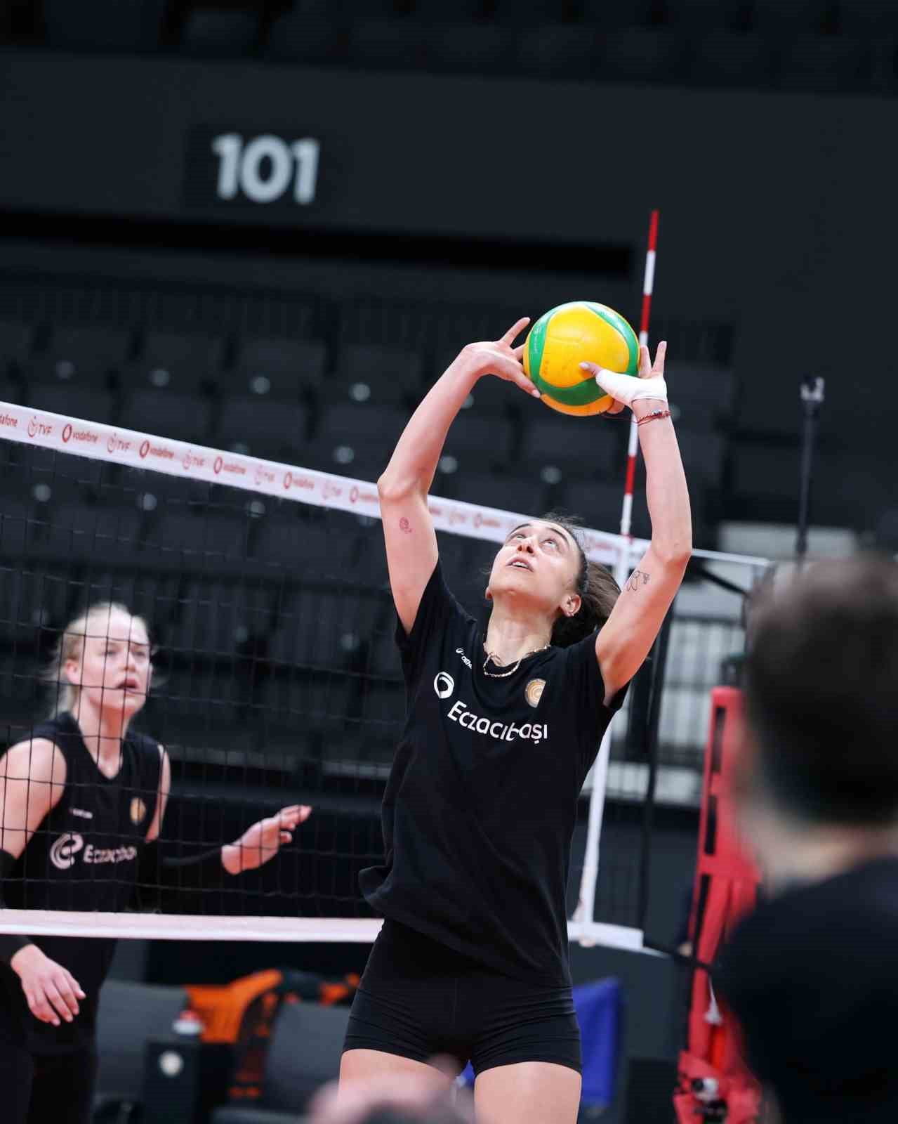 ECZACIBAŞI DYNAVİT, DÖRTLÜ FİNALDE KARŞILAŞACAĞI V.BANK MAÇININ HAZIRLIKLARINI SÜRDÜRDÜ.