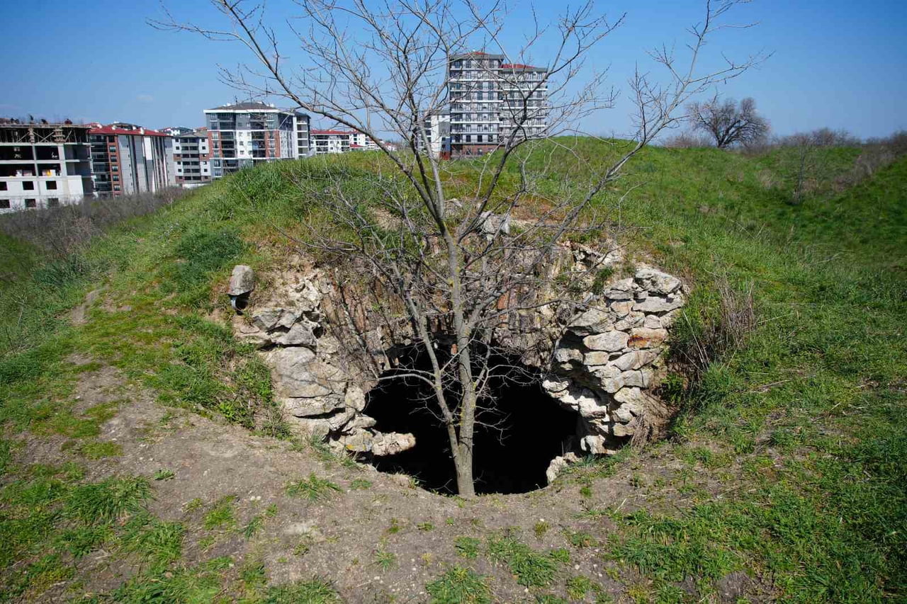 EDİRNE'NİN SAVUNMASI İÇİN İNŞA EDİLEN TARİHİ TABYALARIN BÜYÜK BÖLÜMÜ BAKIMSIZLIK VE TAHRİBAT...