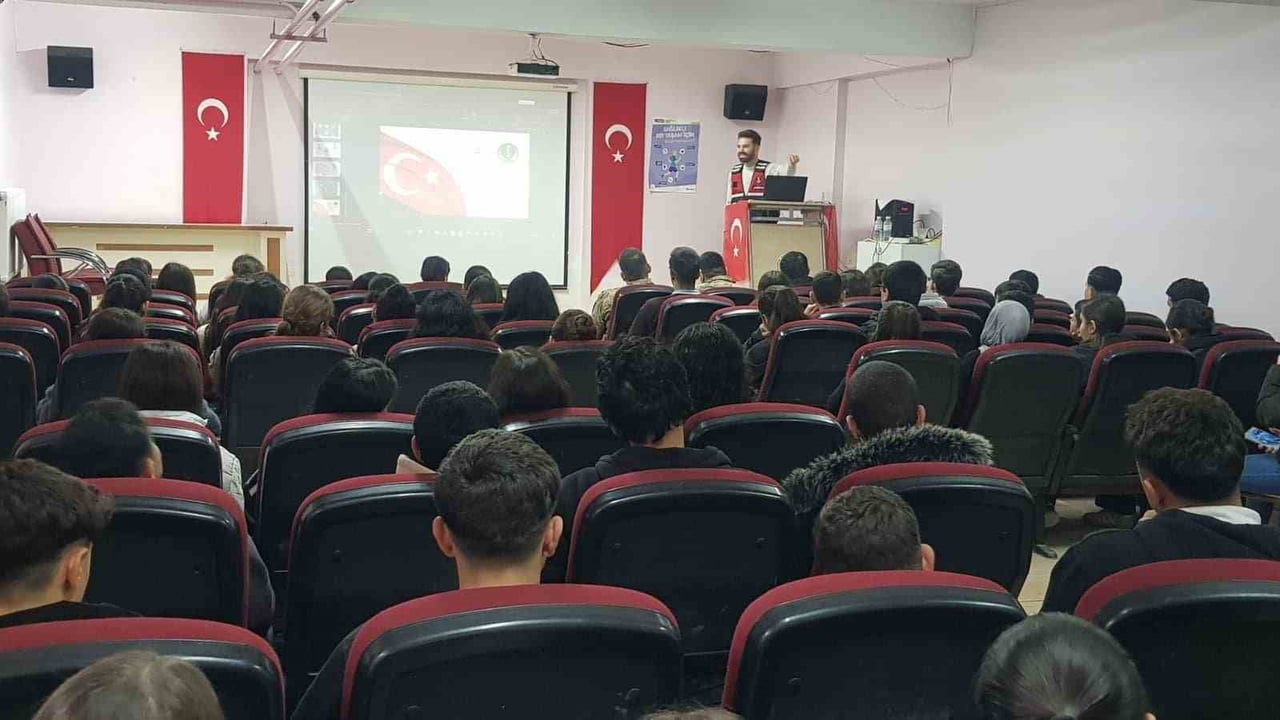 EĞİTİMLERDE ÖĞRENCİLERE SİBER ZORBALIK, DİJİTAL BAĞIMLILIK, GÜVENLİ İNTERNET KULLANIMI, SOSYAL...