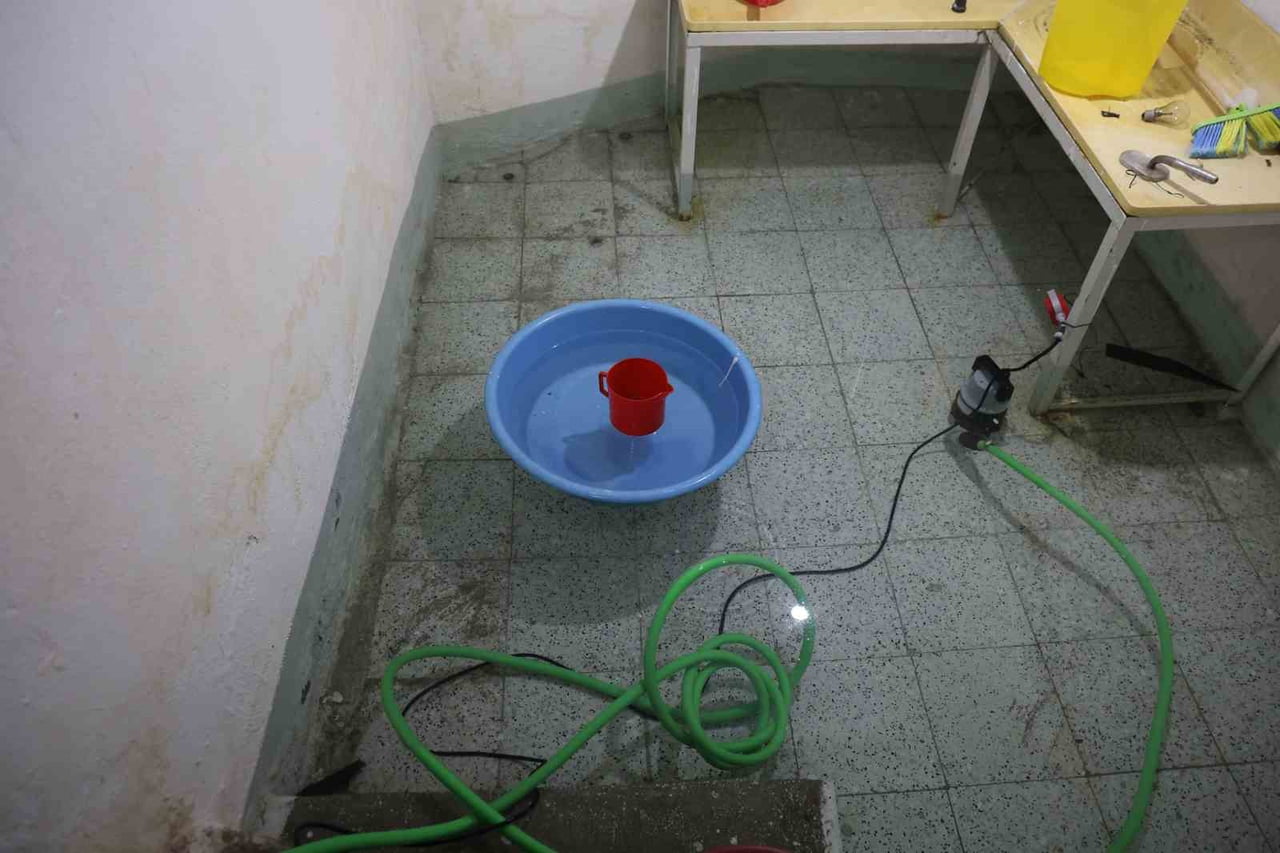 ELAZIĞ’DA BİR MAHALLEDE 40’A YAKIN MÜSTAKİL EVLERİN BODRUM KISMINA DOLAN SU YÜZÜNDEN VATANDAŞLAR...