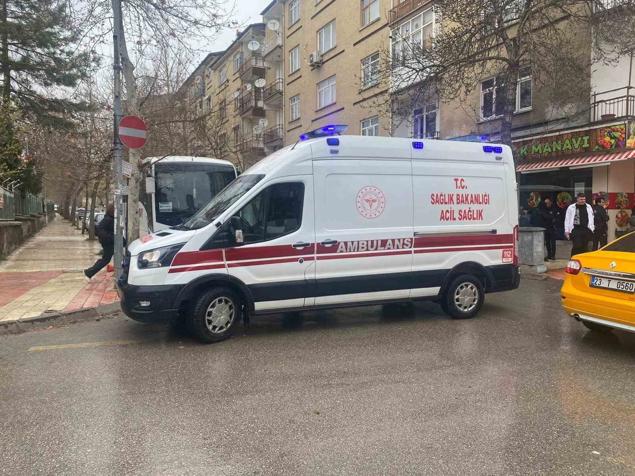 ELAZIĞ’DA İKİ OTOMOBİLİN ÇARPIŞMASI SONUCU MEYDANA GELEN TRAFİK KAZASINDA 2 KİŞİ...