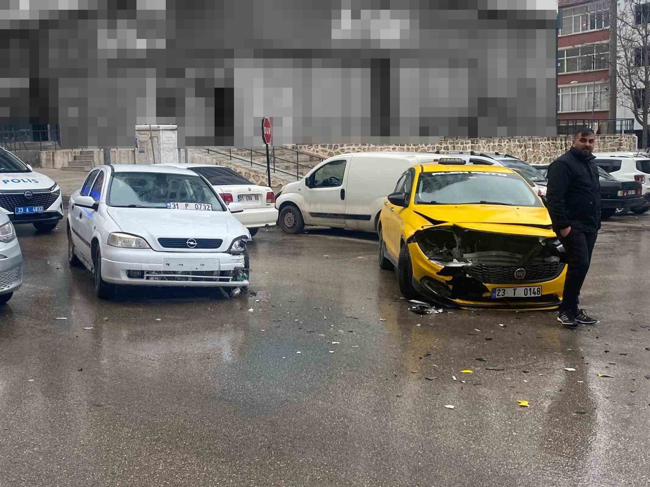 ELAZIĞ’DA İKİ OTOMOBİLİN ÇARPIŞMASI SONUCU MEYDANA GELEN TRAFİK KAZASINDA 2 KİŞİ...