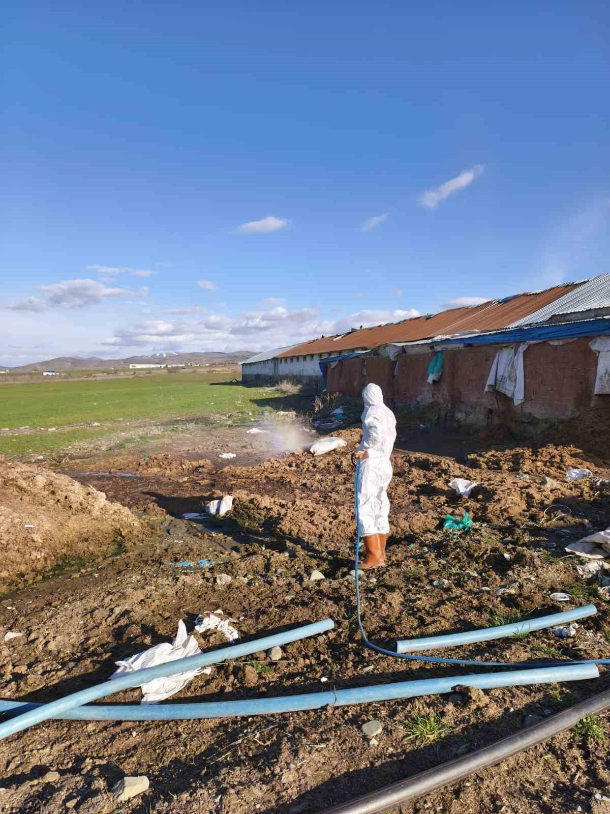 ELAZIĞ’DA  İL ÖZEL İDARESİ EKİPLERİ, YAKLAŞAN BAHAR DÖNEMİYLE BİRLİKTE LARVA İLAÇLAMA...