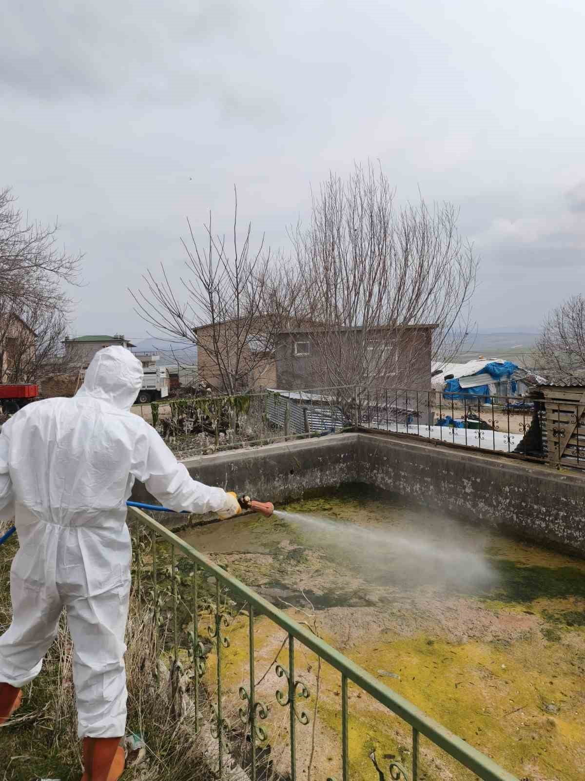 ELAZIĞ’DA  İL ÖZEL İDARESİ EKİPLERİ, YAKLAŞAN BAHAR DÖNEMİYLE BİRLİKTE LARVA İLAÇLAMA...