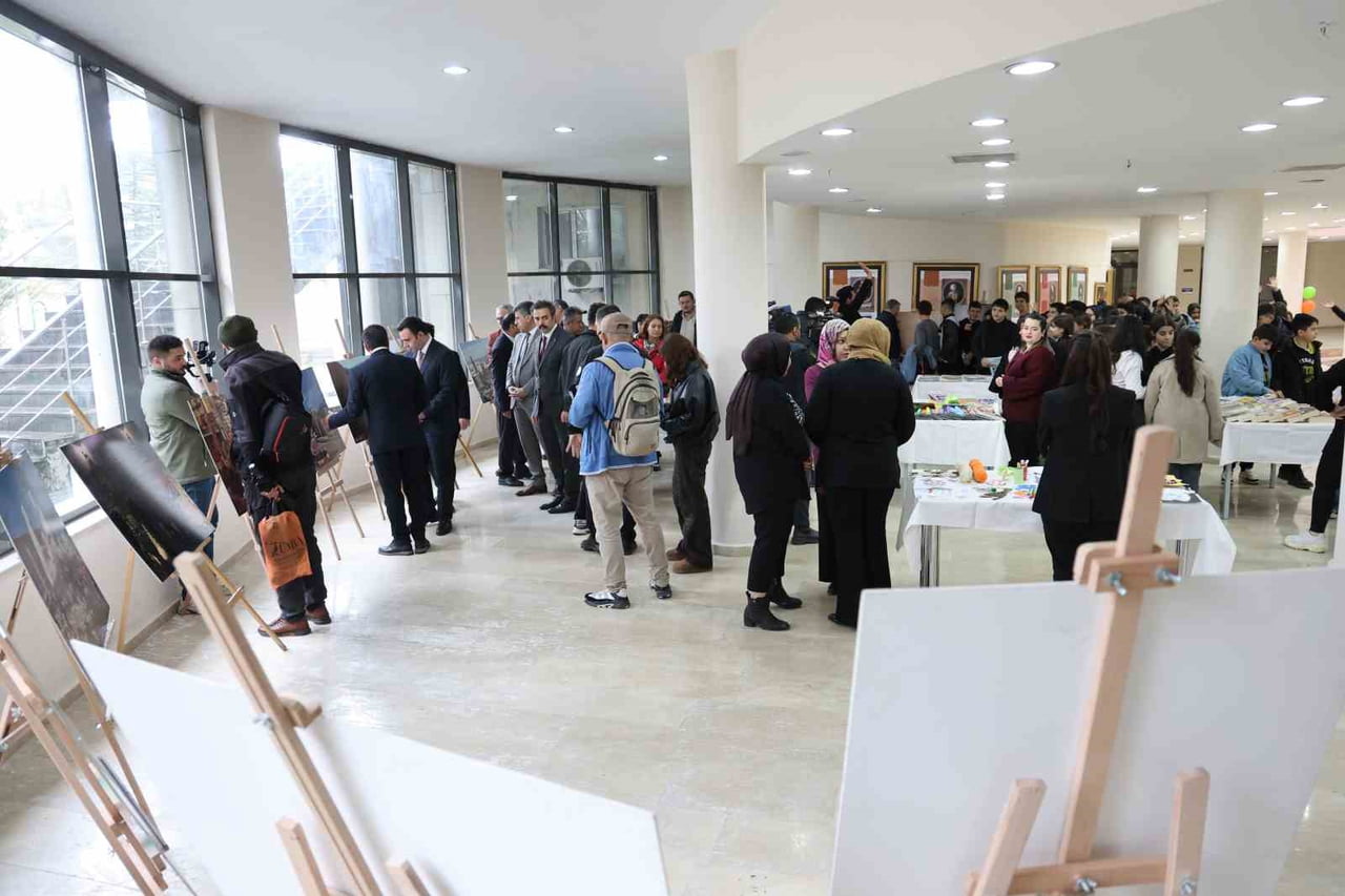 ELAZIĞ VALİLİĞİ VE KÜLTÜR TURİZM İL MÜDÜRLÜĞÜ İŞ BİRLİĞİYLE DÜZENLENEN KÜTÜPHANE HAFTASI...