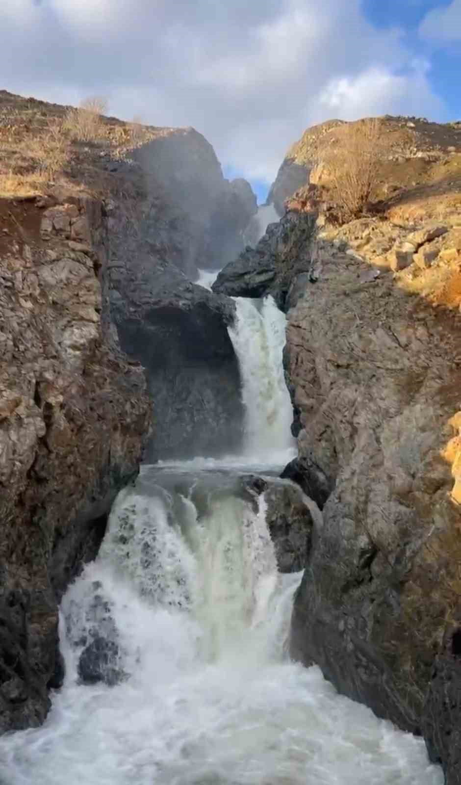 ELAZIĞ VE İLÇELERİNDE SAĞANAK YAĞIŞ ETKİLİ OLURKEN, YAĞIŞIN ARDINDAN ARICAK İLÇESİ SINIRLARI...