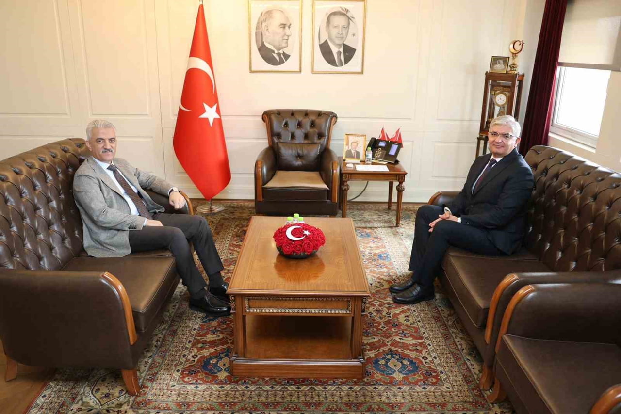 EMEKLİ ALBAY YAVUZ BULUT, TÖRENİN ARDINDAN DÜZCE VALİSİ MEHMET MAKAS’I ZİYARET EDEREK VEDA...