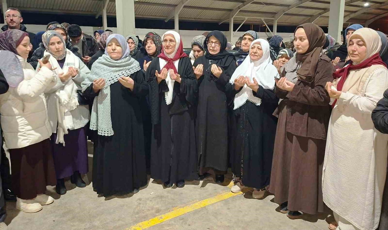 EMET VE HİSARCIK’TAN 29 UMRECİ DUALARLA KUTSAL TOPRAKLARA UĞURLANDI