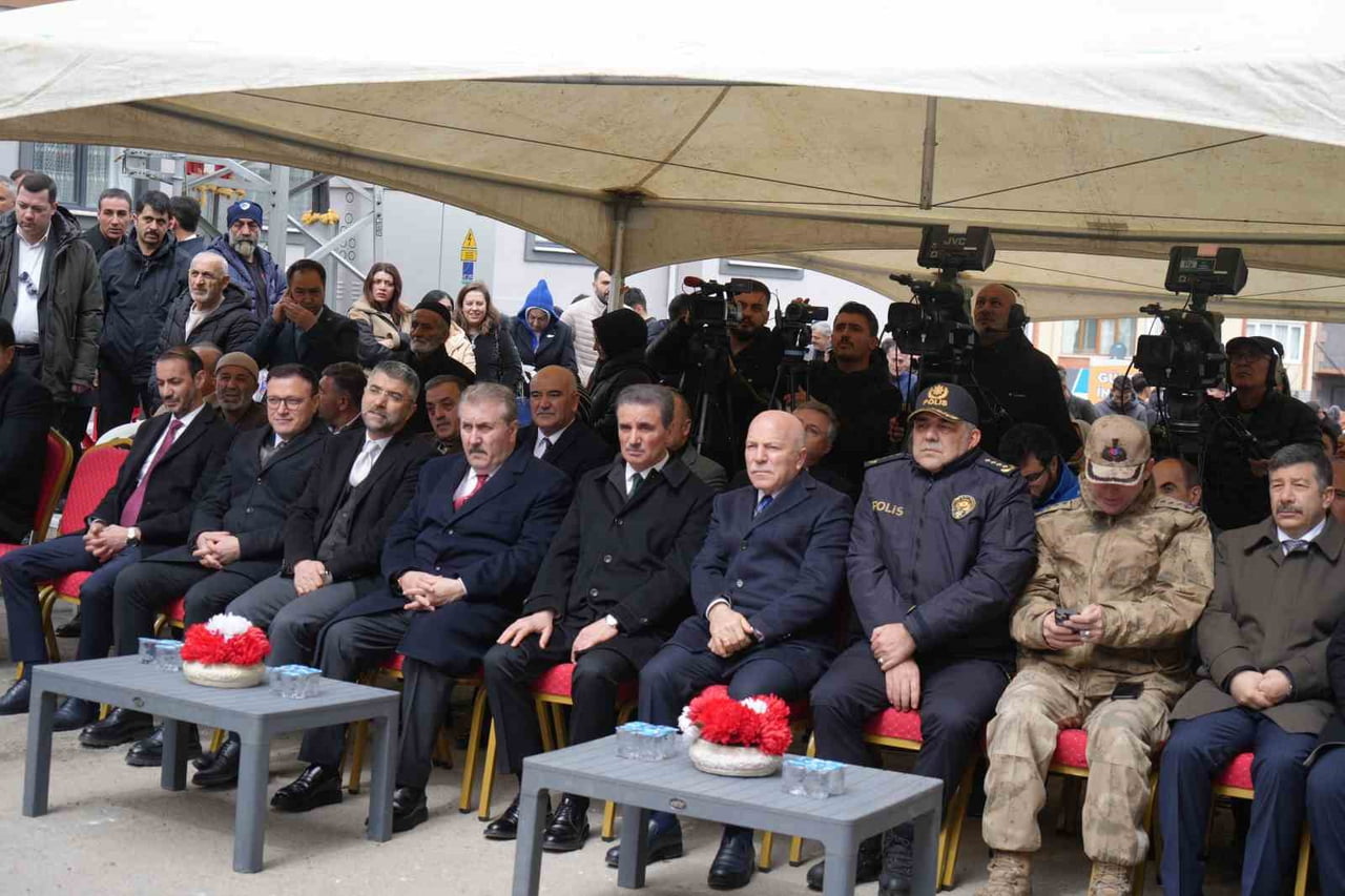 ERZURUM BÜYÜKŞEHİR BELEDİYESİ'NİN SOSYAL BELEDİYECİLİK ANLAYIŞIYLA HAYATA GEÇİRDİĞİ HALK PAZARI...