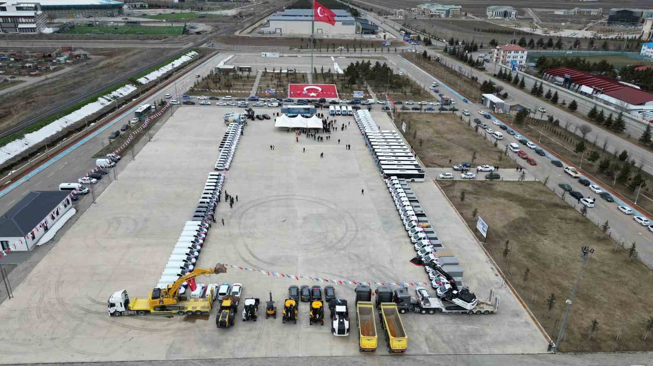 ERZURUM BÜYÜKŞEHİR BELEDİYESİ KENTTE YATIRIM SEFERBERLİĞİNE DEVAM EDİYOR. BÜYÜKŞEHİR BELEDİYESİ’NE...