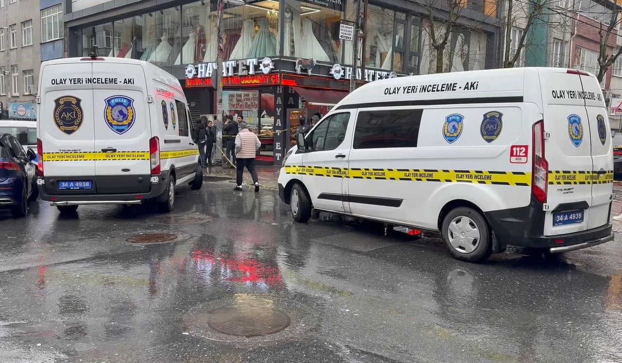 ESENYURT'TA İKİ SÜRÜCÜNÜN SOKAK ORTASINDAKİ SİLAHLI KAVGASINDA BİR KİŞİ HAYATINI...