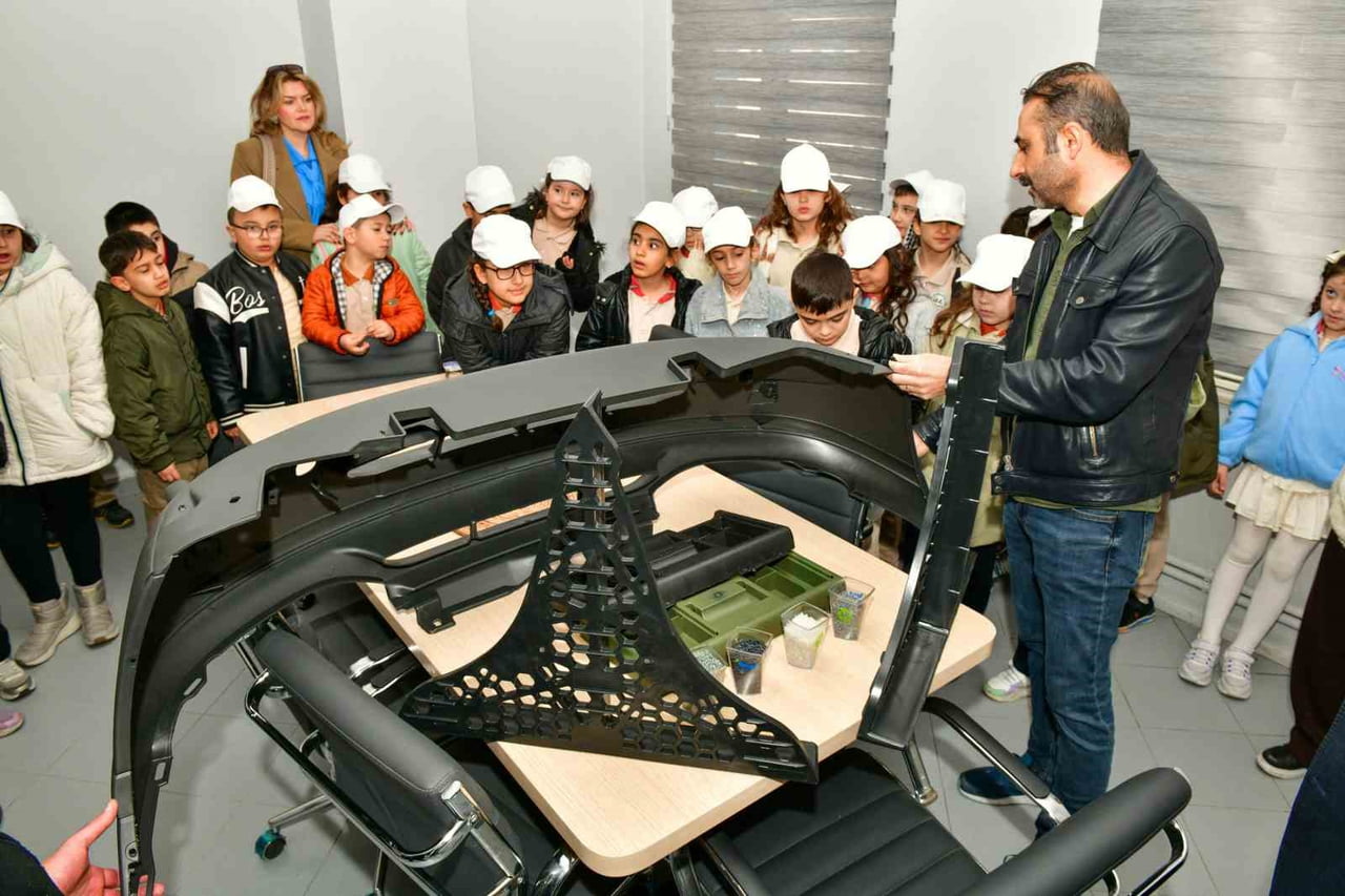 ESENYURT BELEDİYESİ, 30 MART ULUSLARARASI SIFIR ATIK GÜNÜ'NDE ÖĞRENCİLERİ GERİ DÖNÜŞÜM TESİSİYLE...