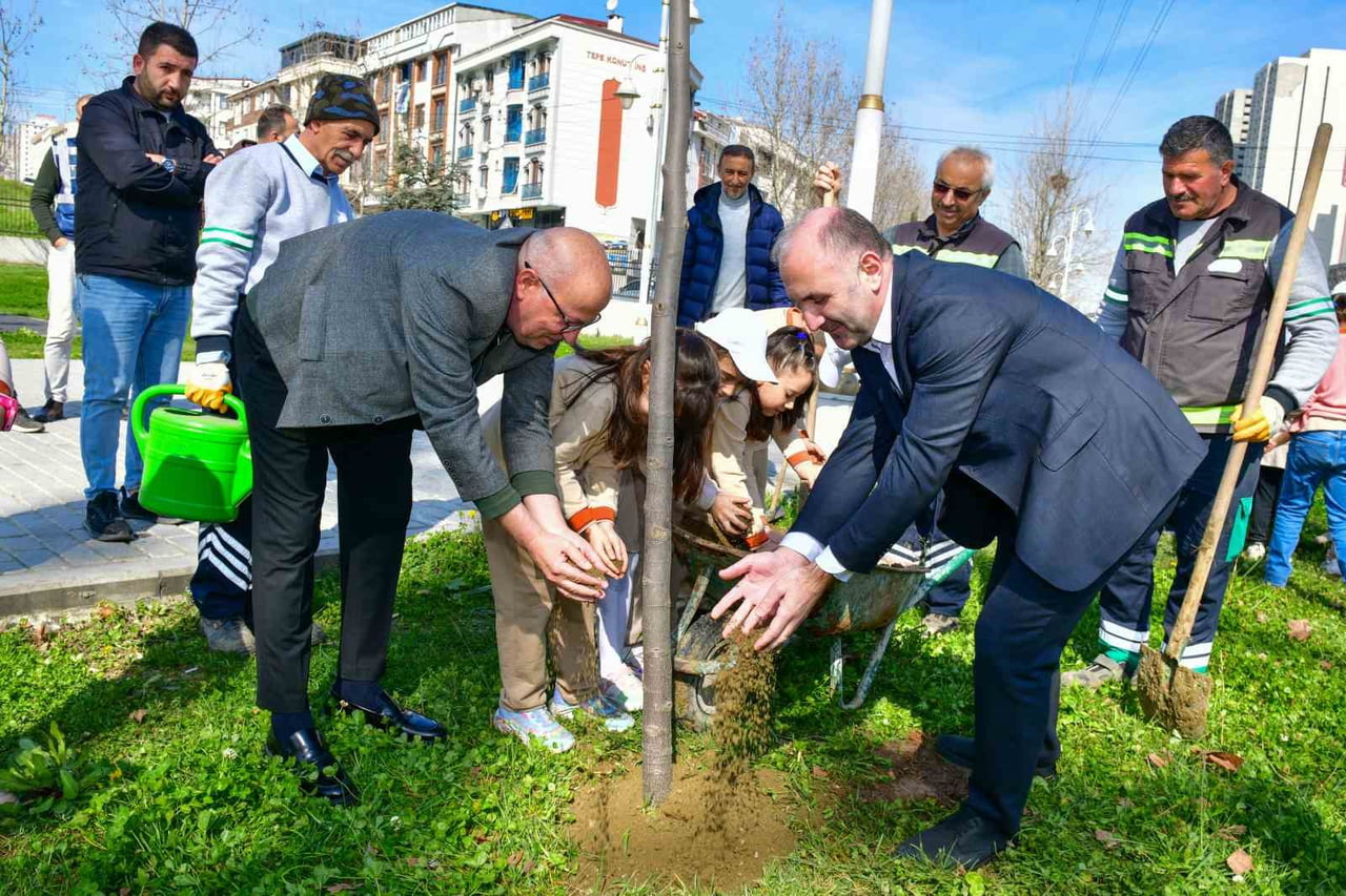 ESENYURT BELEDİYESİ, 30 MART ULUSLARARASI SIFIR ATIK GÜNÜ'NDE ÖĞRENCİLERİ GERİ DÖNÜŞÜM TESİSİYLE...