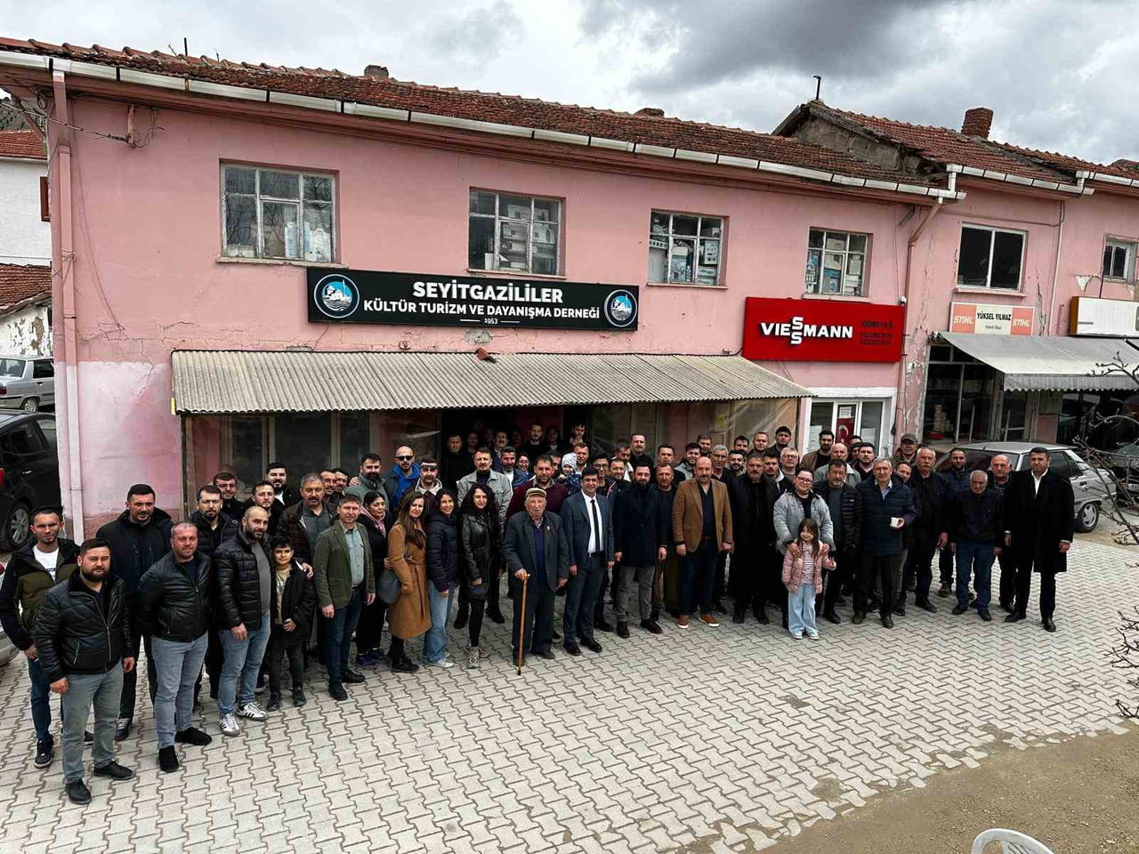ESKİŞEHİR'DE GENEL KURULU GERÇEKLEŞTİRİLEN SEYİTGAZİLİLER KÜLTÜR, TURİZM VE DAYANIŞMA DERNEĞİ'NDE...
