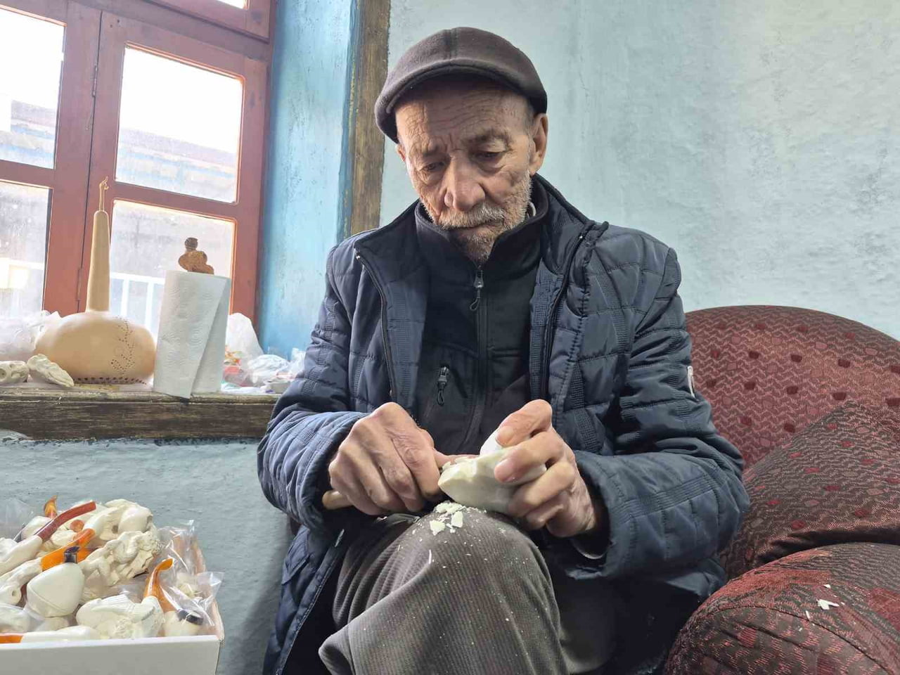 ESKİŞEHİR'DE NEREDEYSE YARIM ASIRDIR LÜLETAŞI USTALIĞI YAPAN VE EMEKLİ OLAN 70 YAŞINDAKİ BAYRAM...