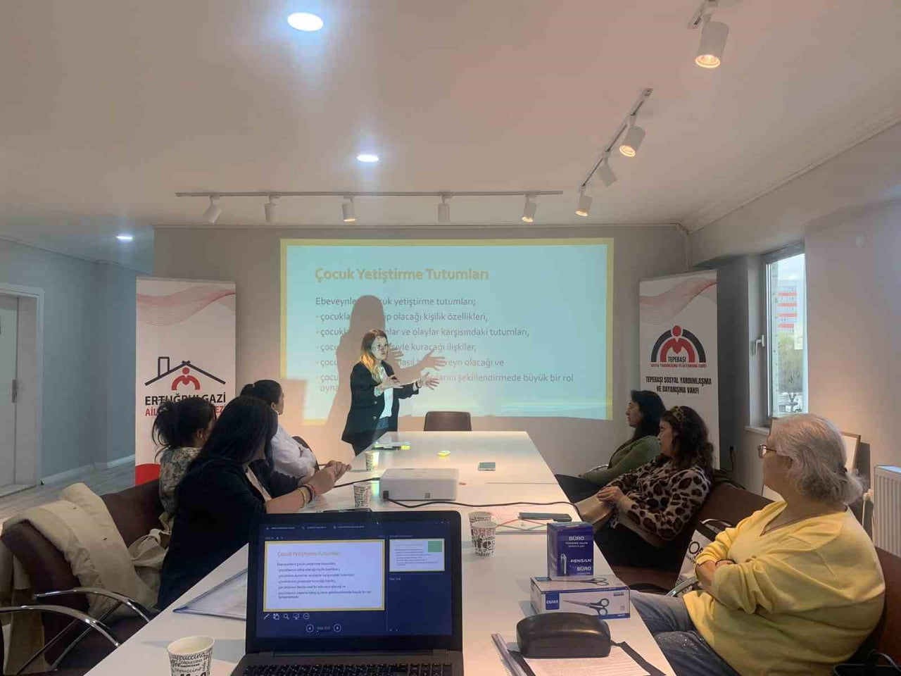 ESKİŞEHİR AİLE VE SOSYAL HİZMETLER İL MÜDÜRLÜĞÜ, EBEVEYNLERİN ÇOCUKLARIYLA DAHA SAĞLIKLI İLETİŞİM...