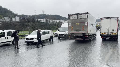 Eyüpsultan'da yollar göle döndü, otomobiller yolda kaldı