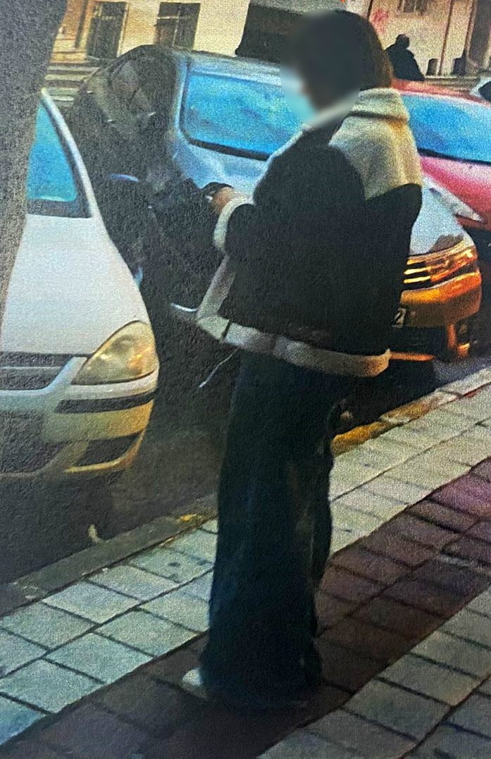 FUHUŞ YAPAN KADININ MÜŞTESİNİ BEKLEMESİ POLİS TAKİBİNE TAKILDI