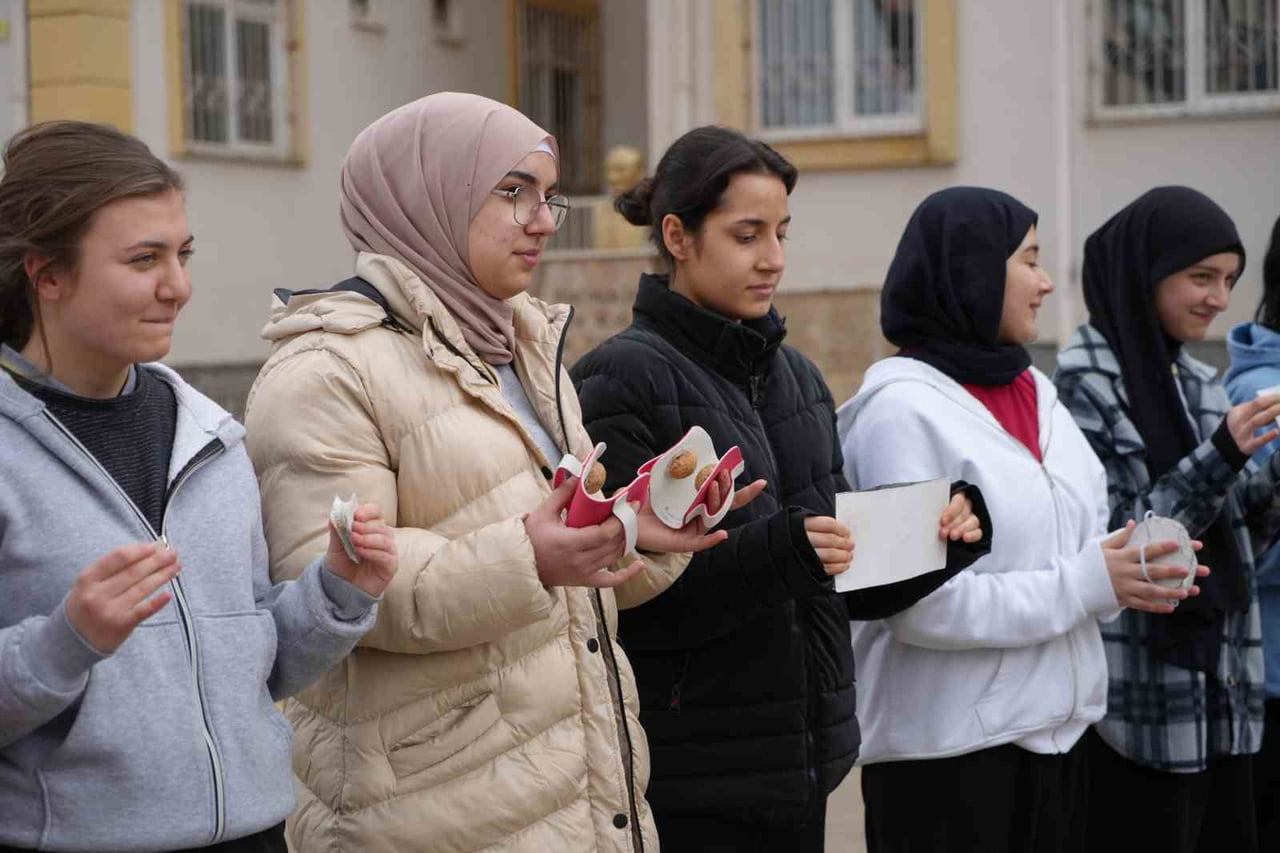 GAZİANTEP'İN ŞAHİNBEY İLÇESİNDE BULUNAN ZELİHA ZİYLAN KIZ ANADOLU LİSESİ ÖĞRENCİLERİ, 30 MART...