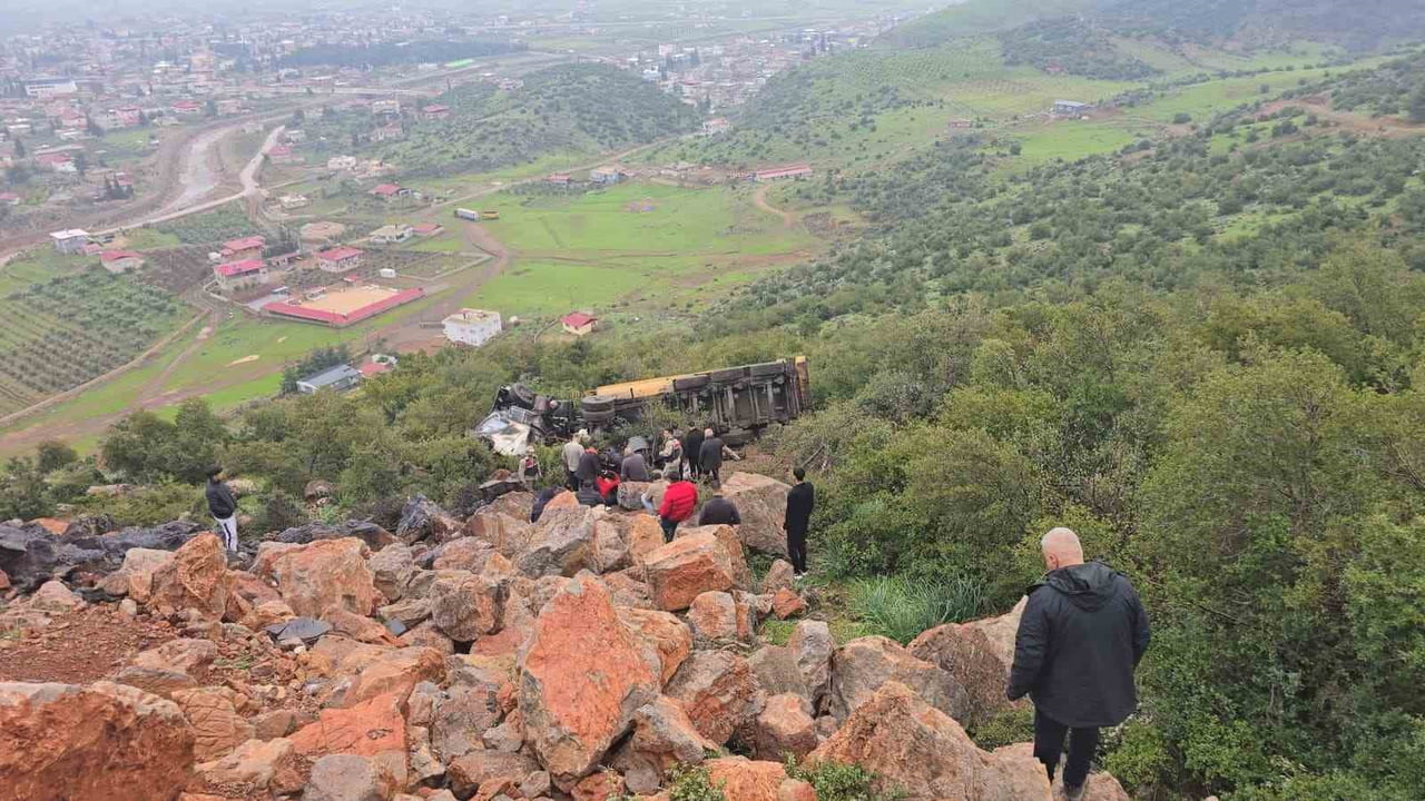 GAZİANTEP'TE BULUNAN ÖZEL BİR MADEN OCAĞI YOLUNDA ARAÇ UÇURUMA UÇTU, 1 KİŞİ HAYATINI...