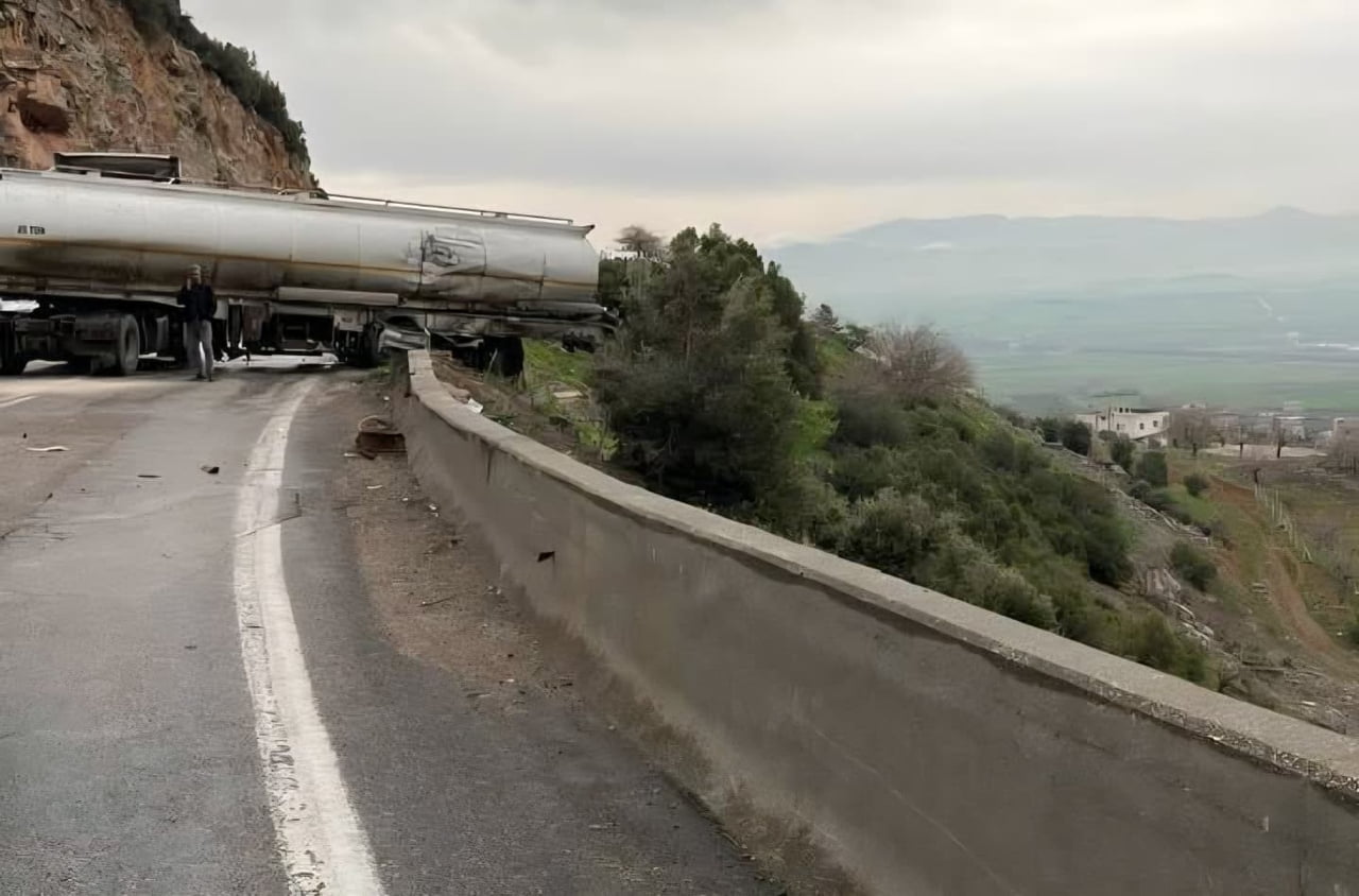 GAZİANTEP’İN NURDAĞI İLÇESİNDE İKİ TIRIN KAFA KAFAYA ÇARPIŞMASI SONUCU 1 KİŞİ HAYATINI...