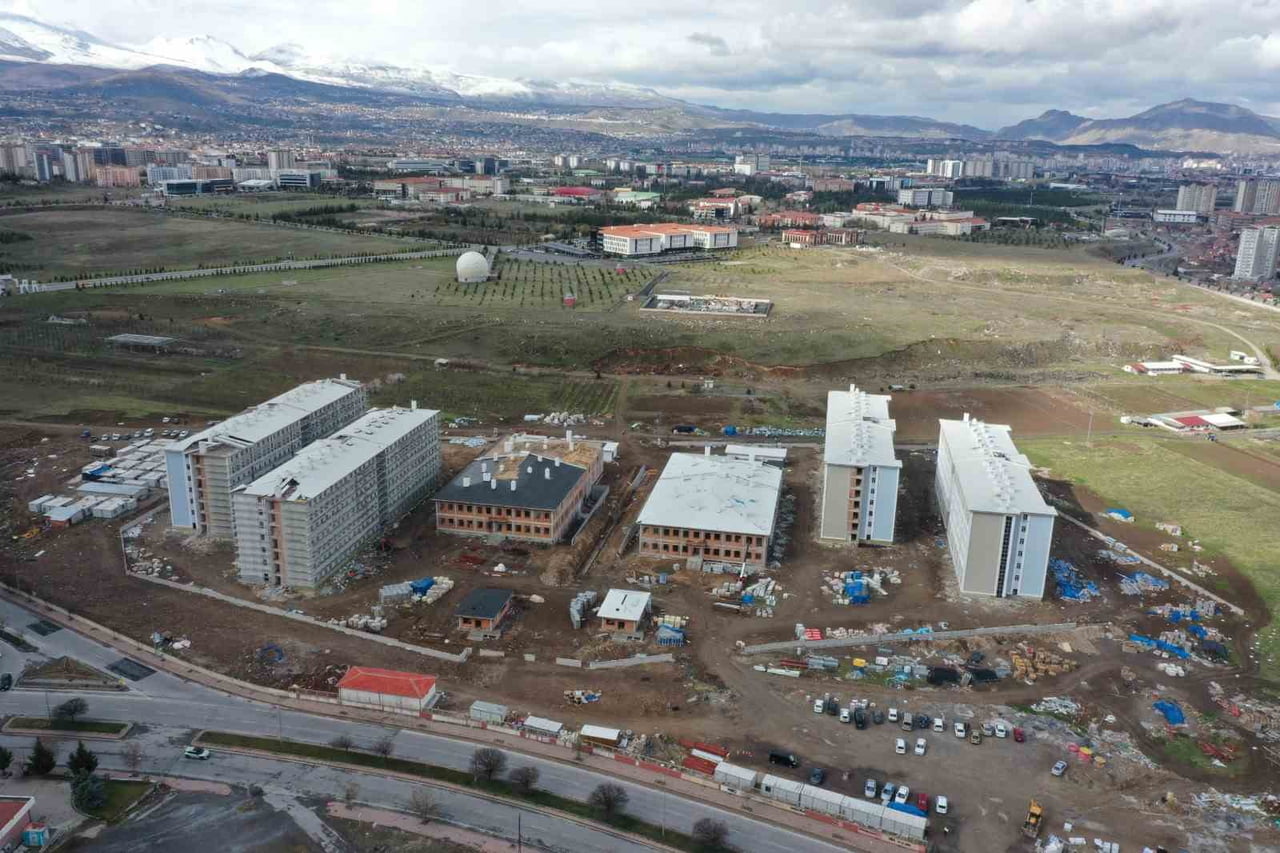 GENÇLİK VE SPOR BAKANLIĞI TARAFINDAN ERCİYES ÜNİVERSİTESİ (ERÜ) KAMPÜSÜNDE YAPILAN ÖĞRENCİ...