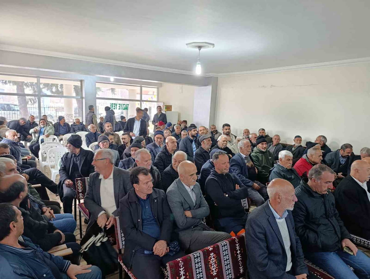 GEZİN'İN YENİDEN BELEDİYE STATÜSÜ ALABİLMESİ İÇİN OLUŞTURULAN ÇALIŞMA GRUBU BİR TOPLANTI...