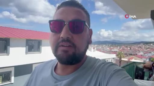 Görenler gözlerine inanamadı: Kayalıktaki dev ahtapotu elleriyle avladı