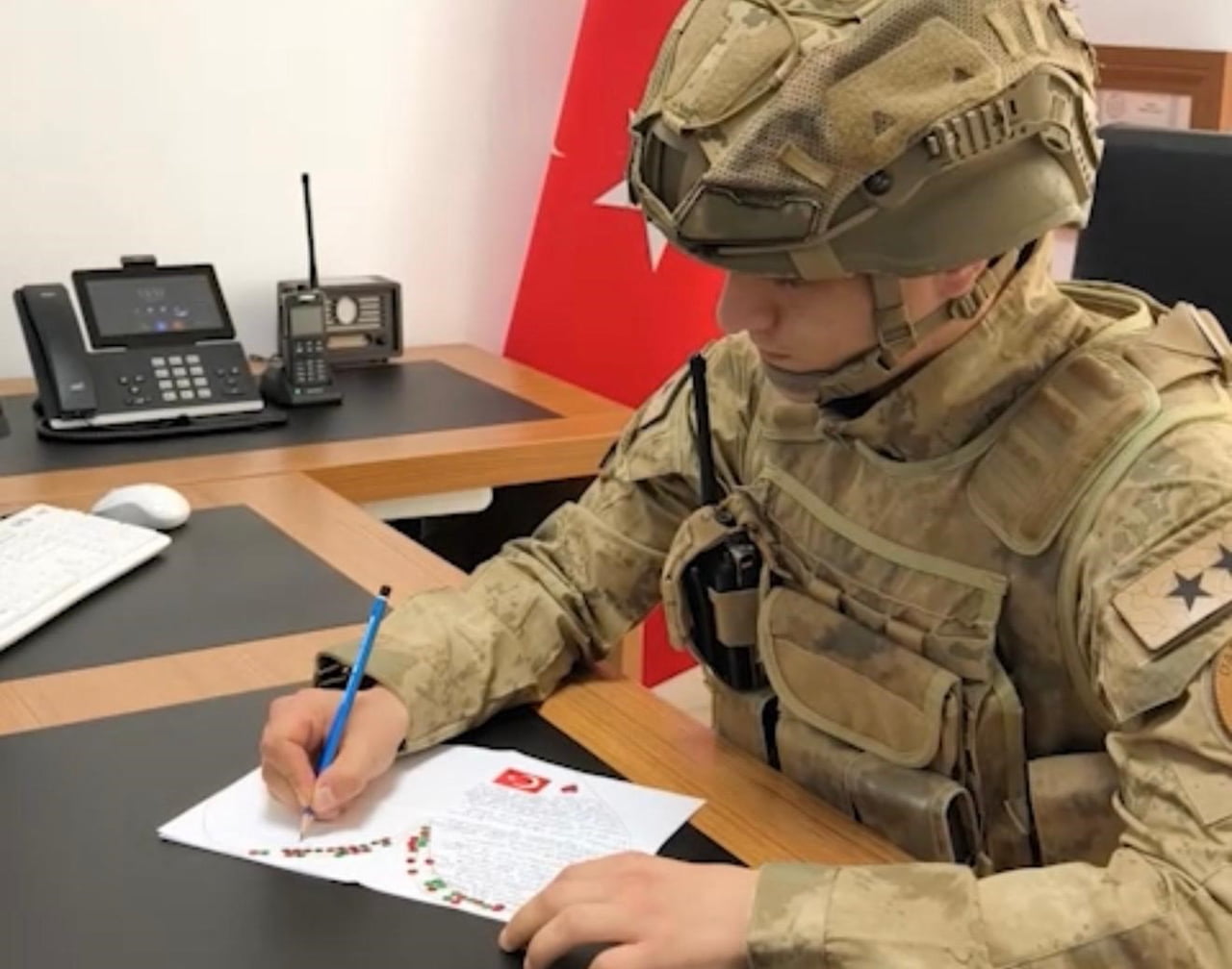 GÖREVLİ PERSONEL, ÖĞRENCİLERİN TALEBİNE KAYITSIZ KALMAYARAK KALPLERİN EKSİK KALAN KISMINI DOLDURDU...