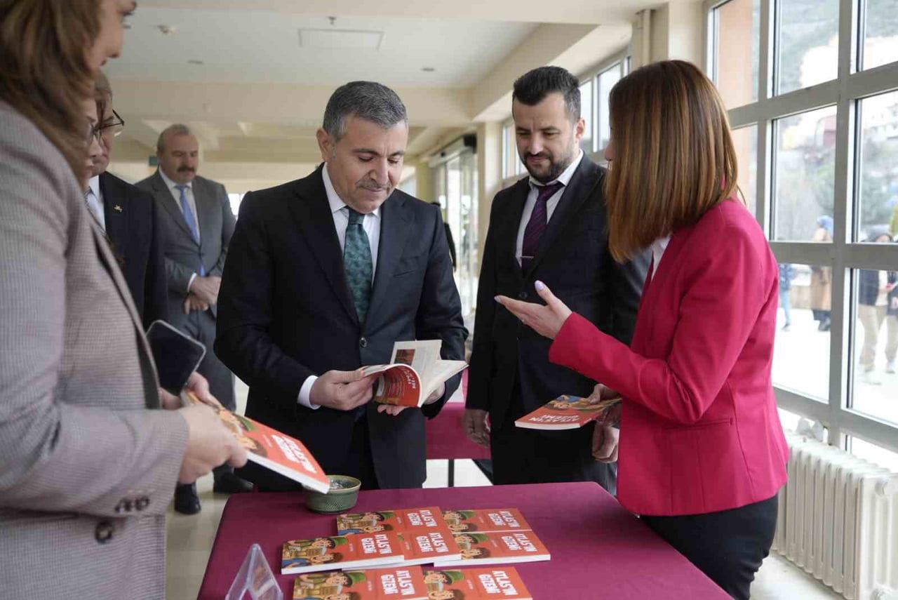 GÜMÜŞHANE’DE 62. KÜTÜPHANE HAFTASI, "İYİLEŞTİREN KÜTÜPHANE" TEMASIYLA DÜZENLENEN PROGRAMLA...
