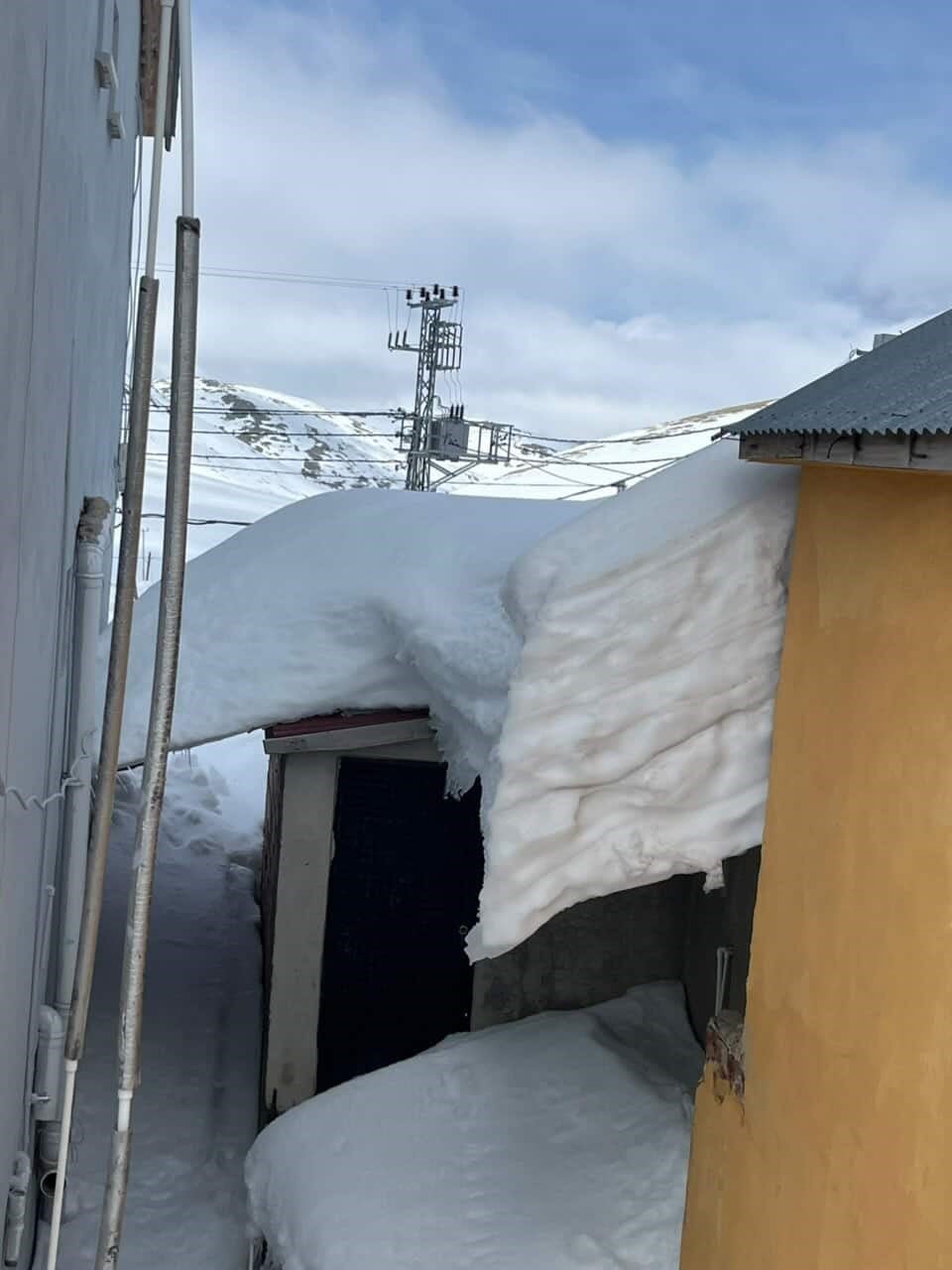 GÜMÜŞHANE KENT MERKEZİNDE BAHAR HAVASI KENDİNİ HİSSETTİRMEYE BAŞLARKEN, 2 BİN 350 RAKIMLI...