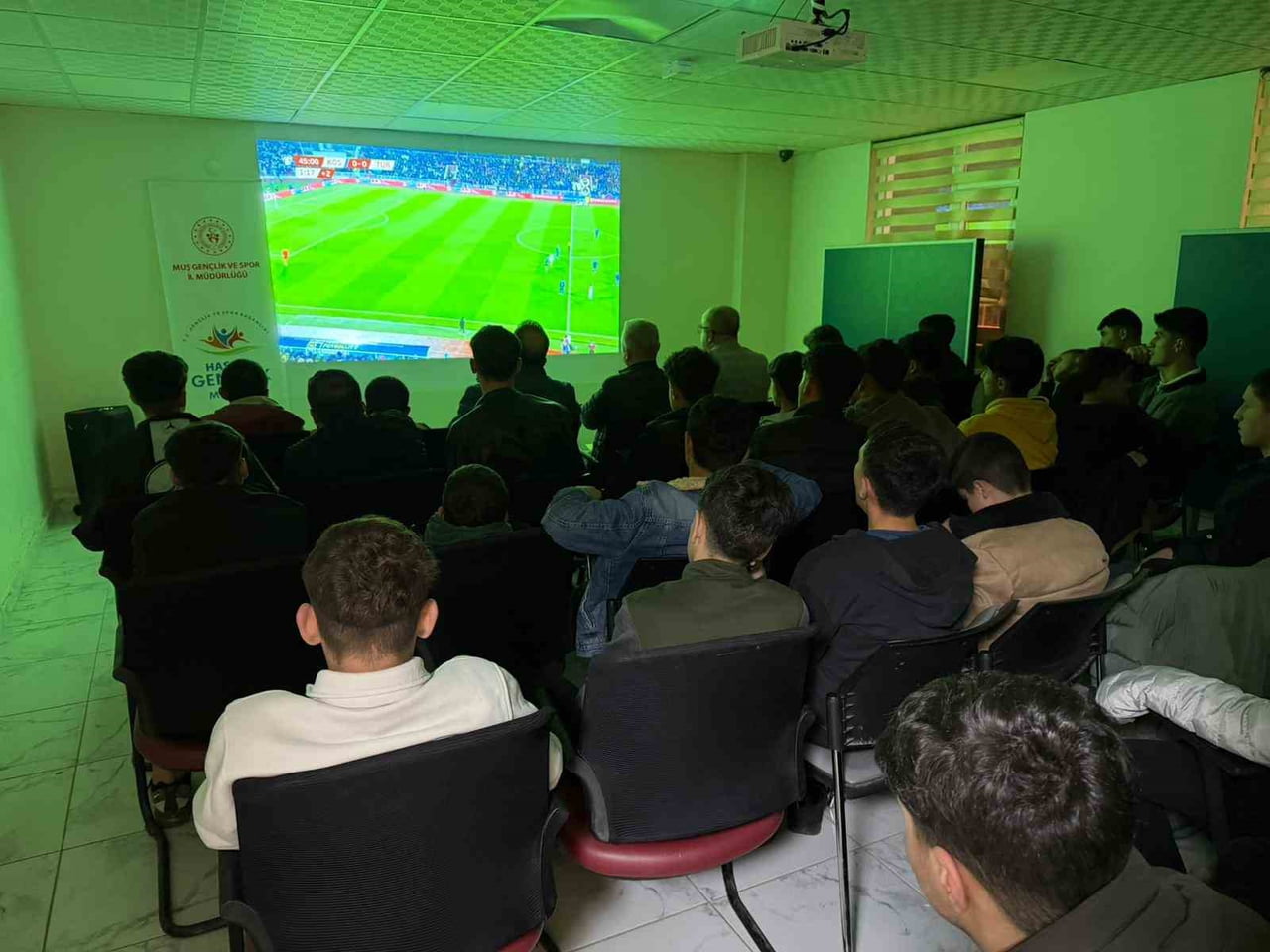 HASKÖY GENÇLİK MERKEZİ’NDE MİLLİ MAÇ HEYECANI