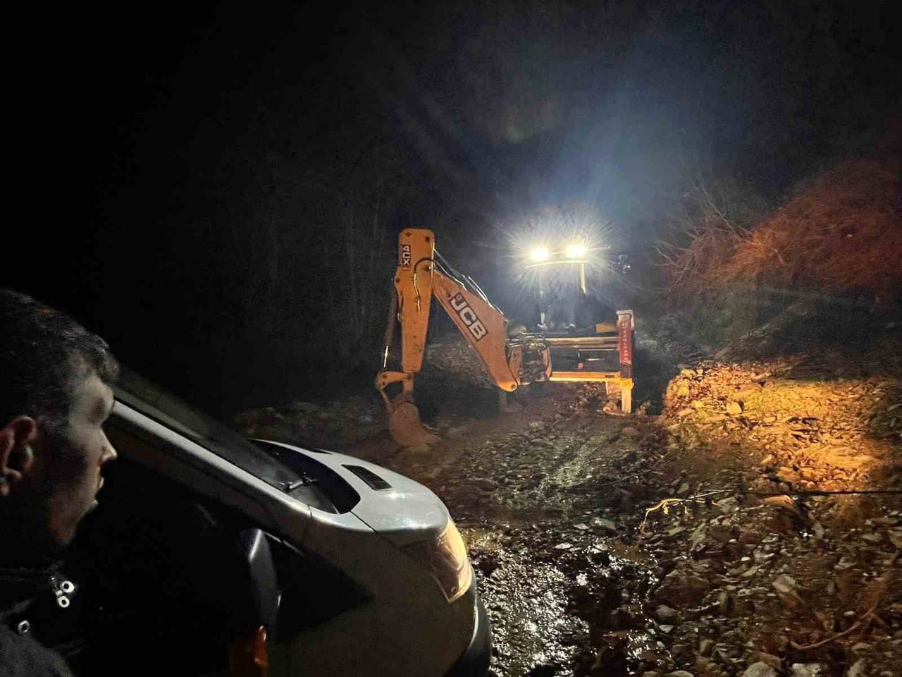 HATAY’A İL DIŞINDAN BEYAZ EŞYA SEVKİ İÇİN GELEN 3 FİRMA ÇALIŞANI, NAVİGASYONUN HATALI...