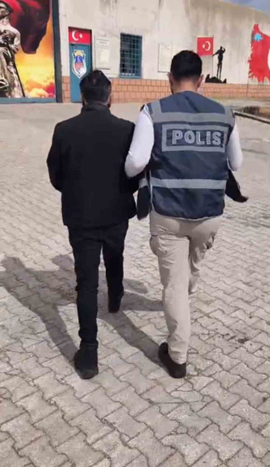 HATAY’DA 26 VE 19 YIL HAPİS CEZASI BULUNAN 2 KİŞİ YAKALANDI
