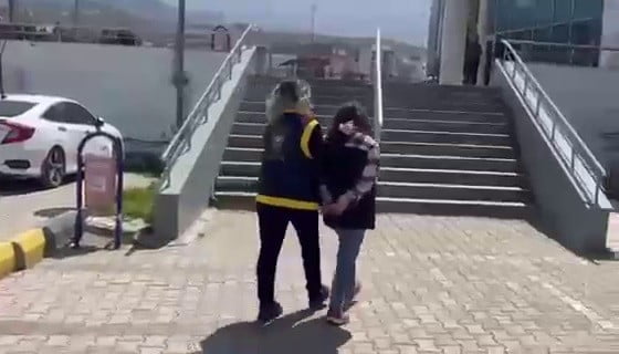 HATAY’DA EVLADININ YANINDA PRİMEMAL ALIŞVERİŞ MERKEZİNDE BULUNAN 2 MAĞAZADAN HIRSIZLIK YAPAN...