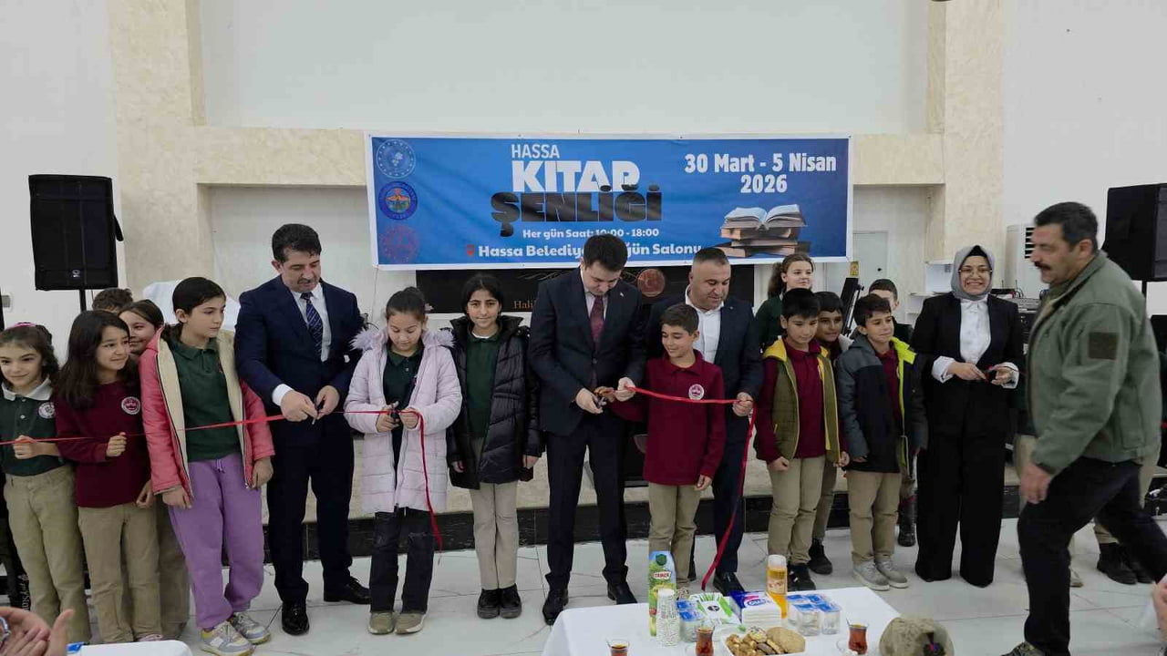 HATAY’IN HASSA İLÇESİNDE GERÇEKLEŞTİRİLEN KİTAP ŞENLİĞİNDE OKURLAR VE YAZARLAR BİR ARAYA...