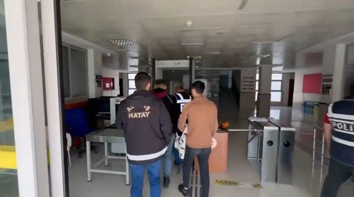 HATAY’IN REYHANLI İLÇESİNDE MEYDANA GELEN EVDEN HIRSIZLIK OLAYIYLA İLGİLİ BİR ŞÜPHELİ YAKALANARAK...