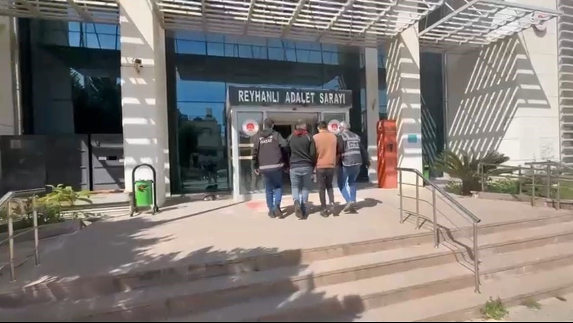 HATAY’IN REYHANLI İLÇESİNDE MEYDANA GELEN EVDEN HIRSIZLIK OLAYIYLA İLGİLİ BİR ŞÜPHELİ YAKALANARAK...