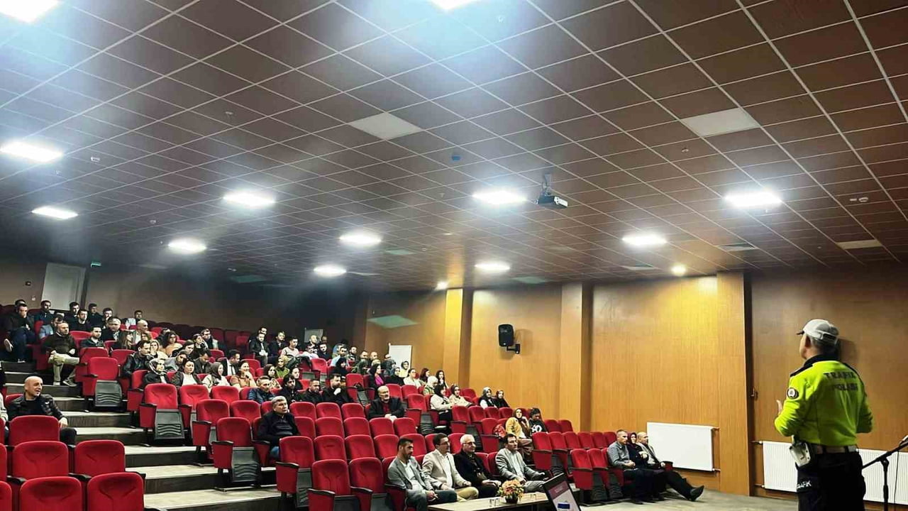 HİSARCIK’TA İDARECİ VE ÖĞRETMENLERE "GENEL TRAFİK KURALLARI" EĞİTİMİ