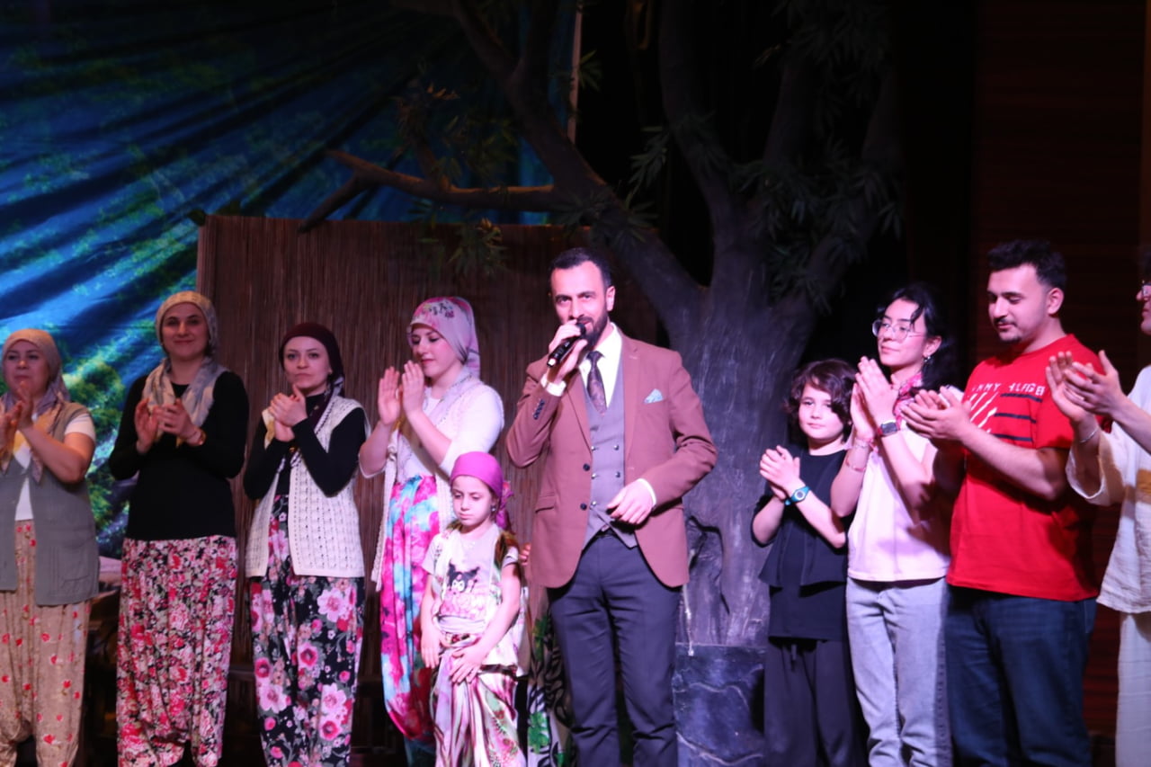 İNEGÖL BELEDİYESİ ŞEHİR TİYATROSU, 27 MART DÜNYA TİYATROLAR GÜNÜNDE "KOMŞU KÖYÜN DELİSİ" İSİMLİ...