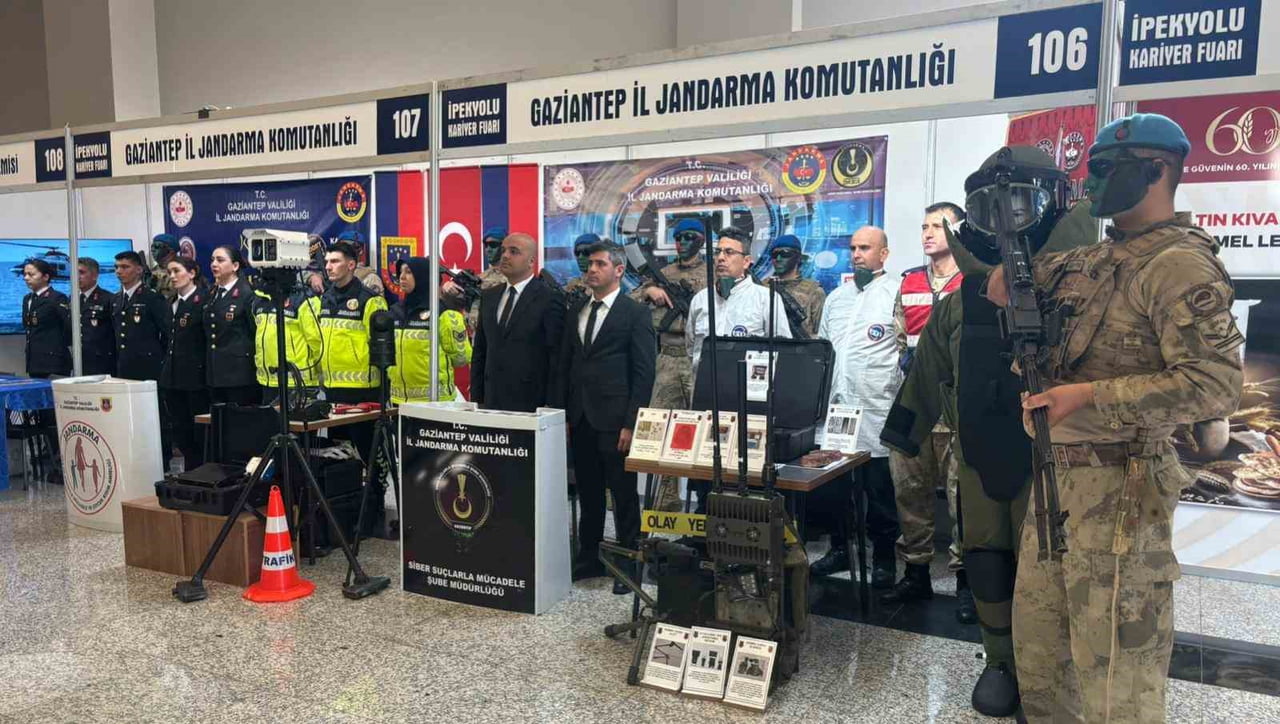 İPEKYOLU BÖLGESEL KARİYER FUARI'NDA JANDARMA STANDINA YOĞUN İLGİ. FUARDA JANDARMANIN FAALİYETLERİ...